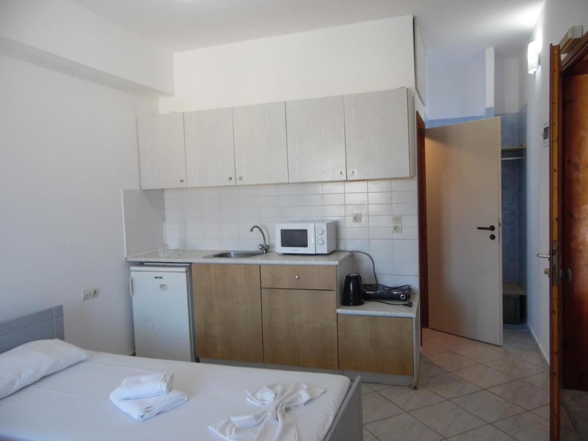 Mike'S Beach Apartments & Studios Аниссарас Экстерьер фото