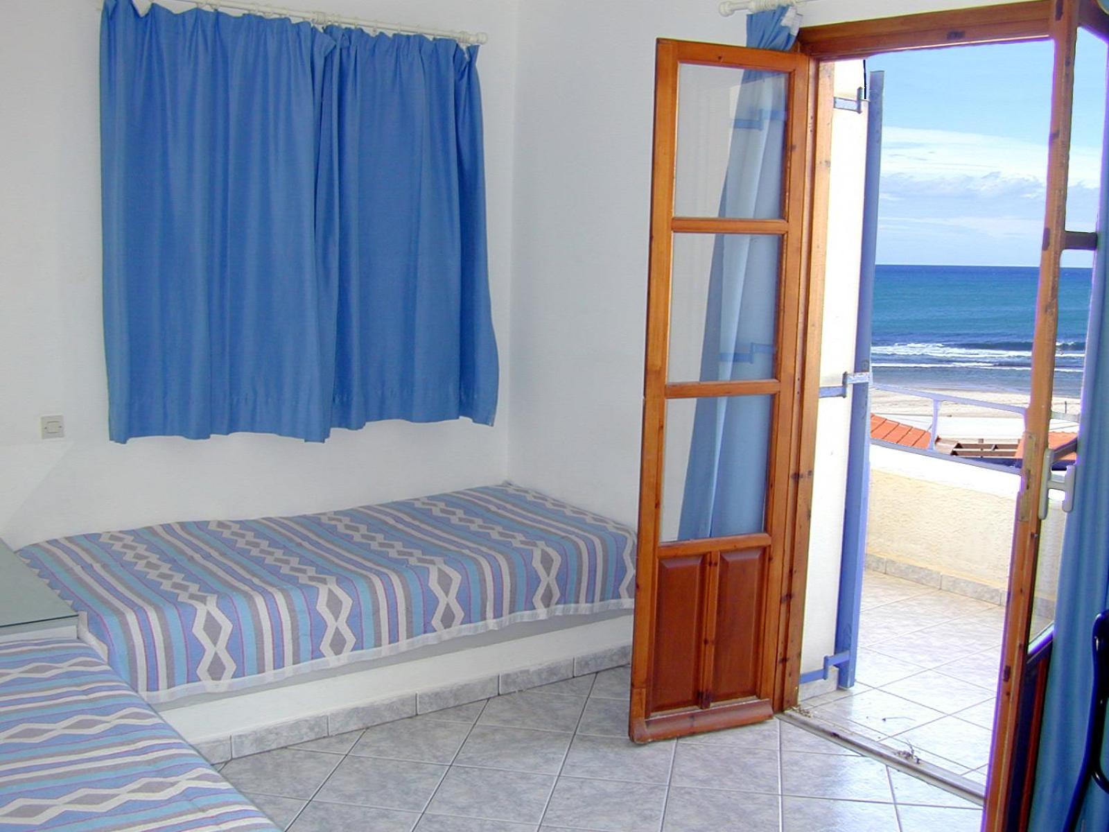 Mike'S Beach Apartments & Studios Аниссарас Экстерьер фото