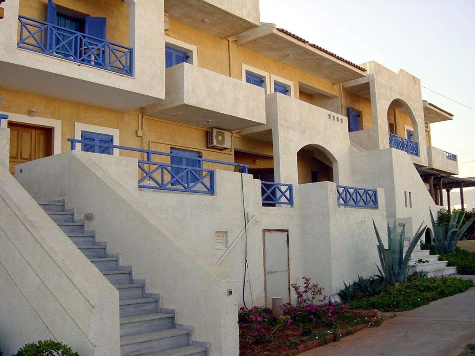 Mike'S Beach Apartments & Studios Аниссарас Экстерьер фото