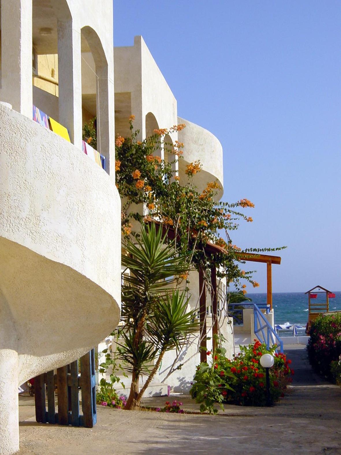 Mike'S Beach Apartments & Studios Аниссарас Экстерьер фото