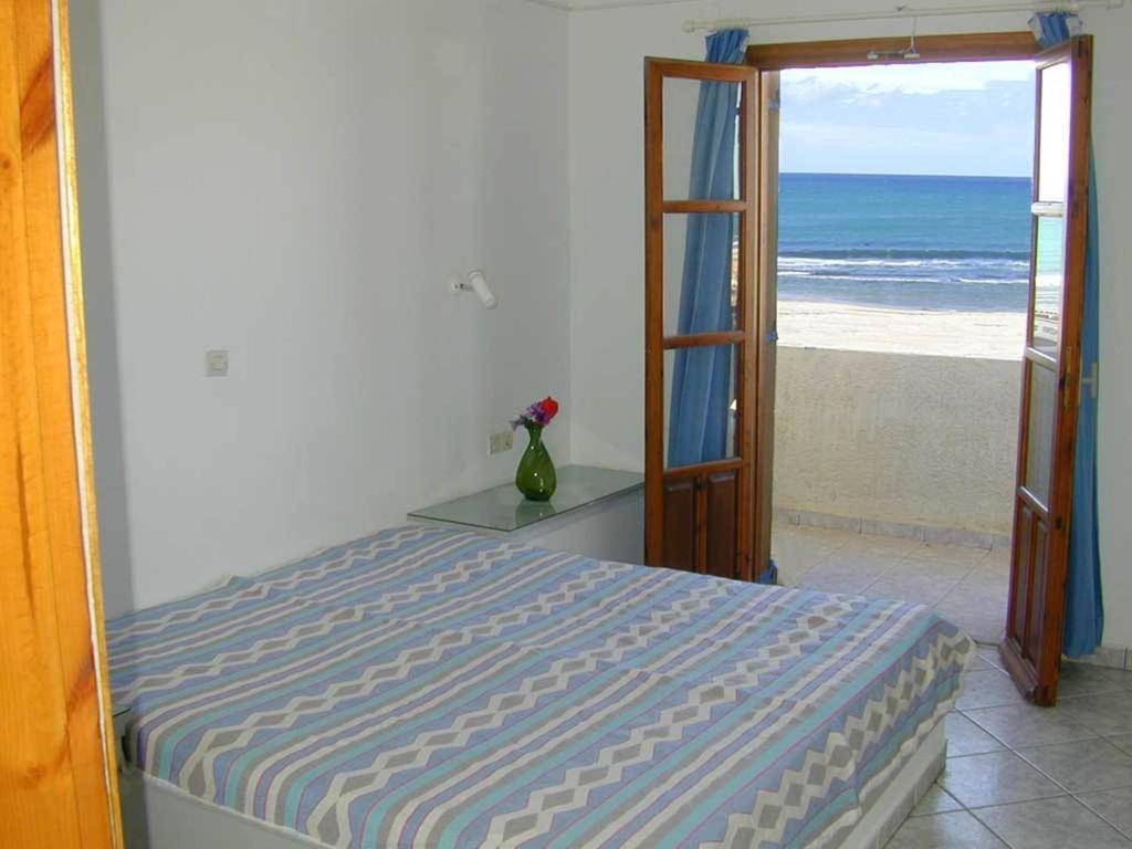 Mike'S Beach Apartments & Studios Аниссарас Номер фото